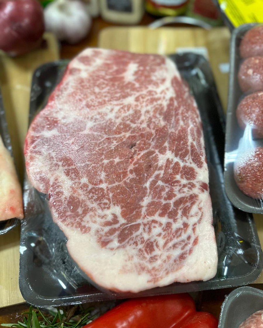 Corte de carne marmorizada embalado