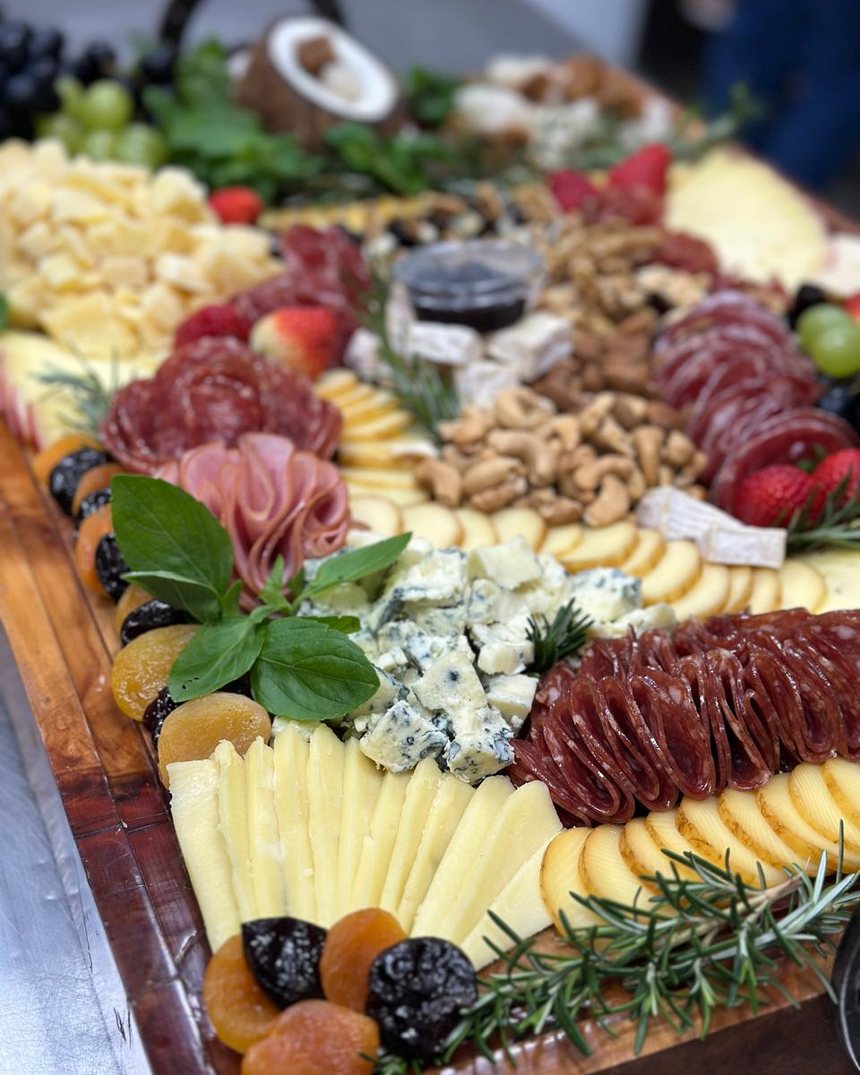 Tábua com damasco, castanhas e queijo azul